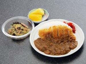 カツカレー　600円