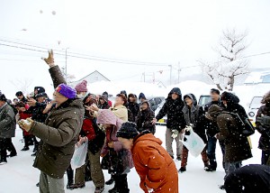 新年会 もちまき