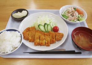 とんかつ定食　600円